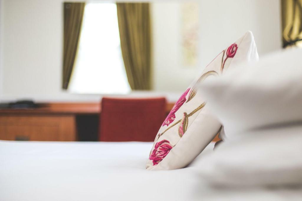 The Oakwheel Hotel Scarborough Bagian luar foto
